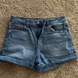 American Eagle “Mom Short”